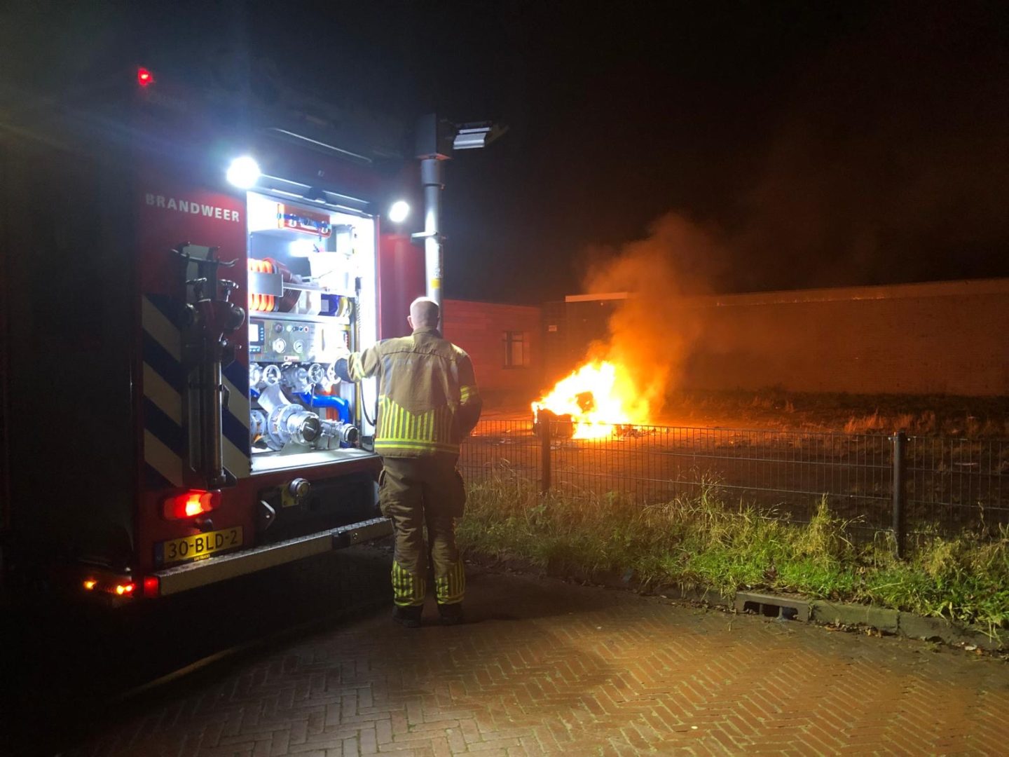Drie containers in brand bij buurthuis