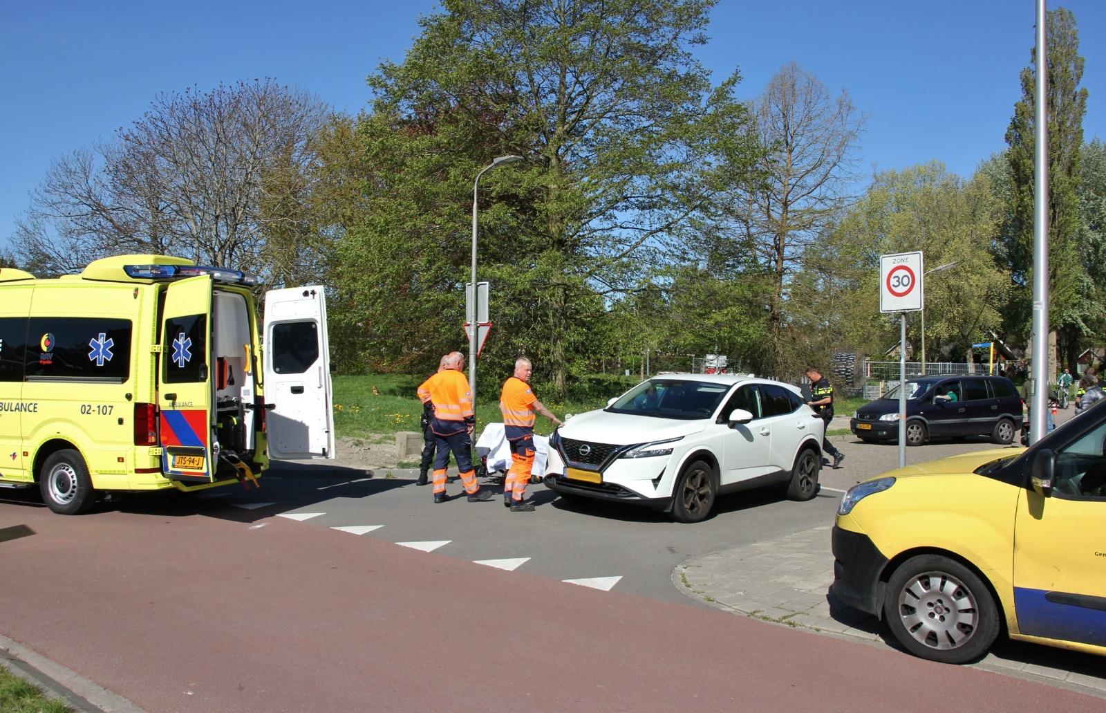 Fietsster gewond na botsing met auto