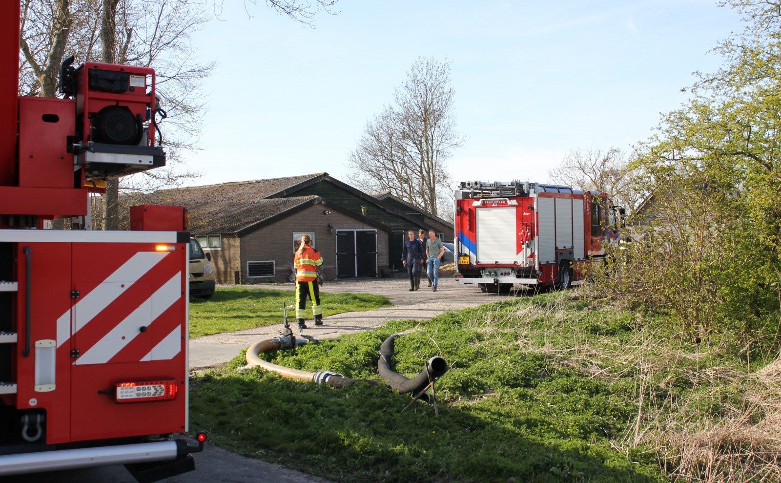 Brand in stal met caravans snel onder controle in Koarnjum