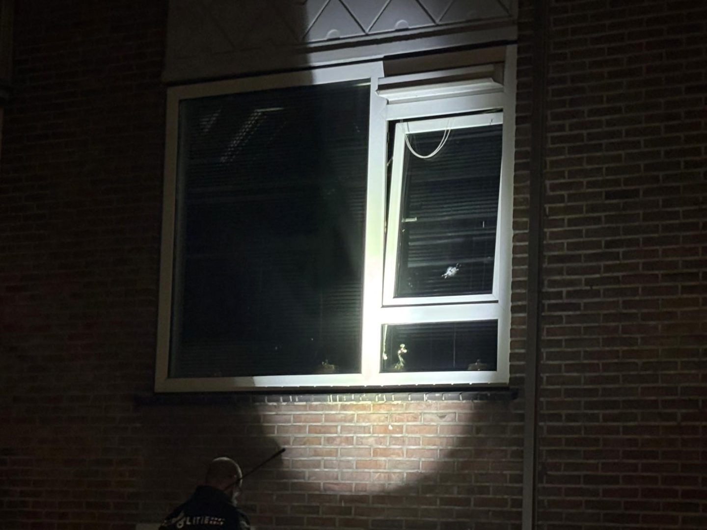 Flatwoning beschoten,bekend als drugspand