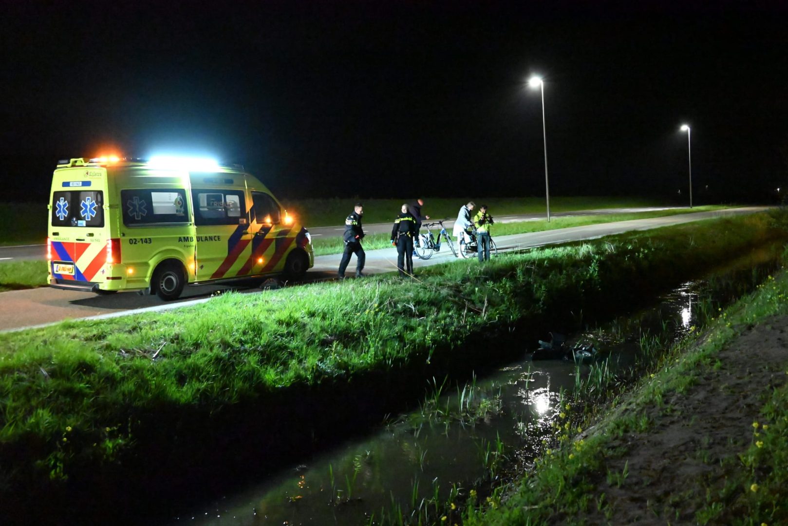 Scootmobieler raakt te water aan de Ublingaplantage