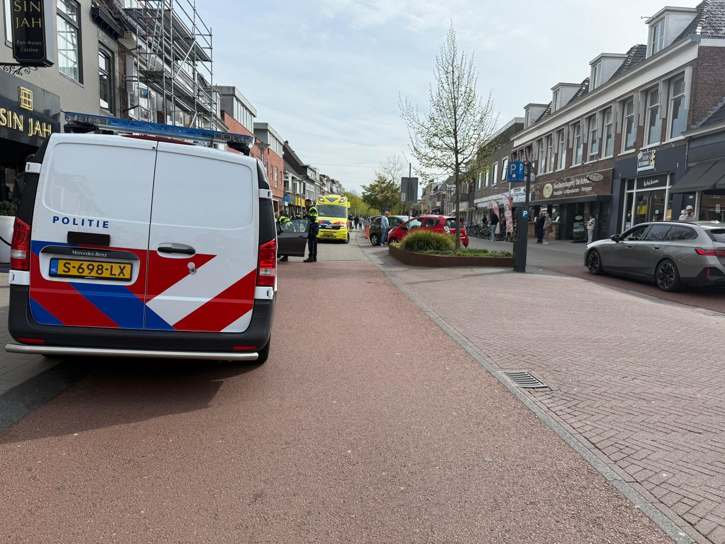Fietsster gewond bij aanrijding in winkelstraat