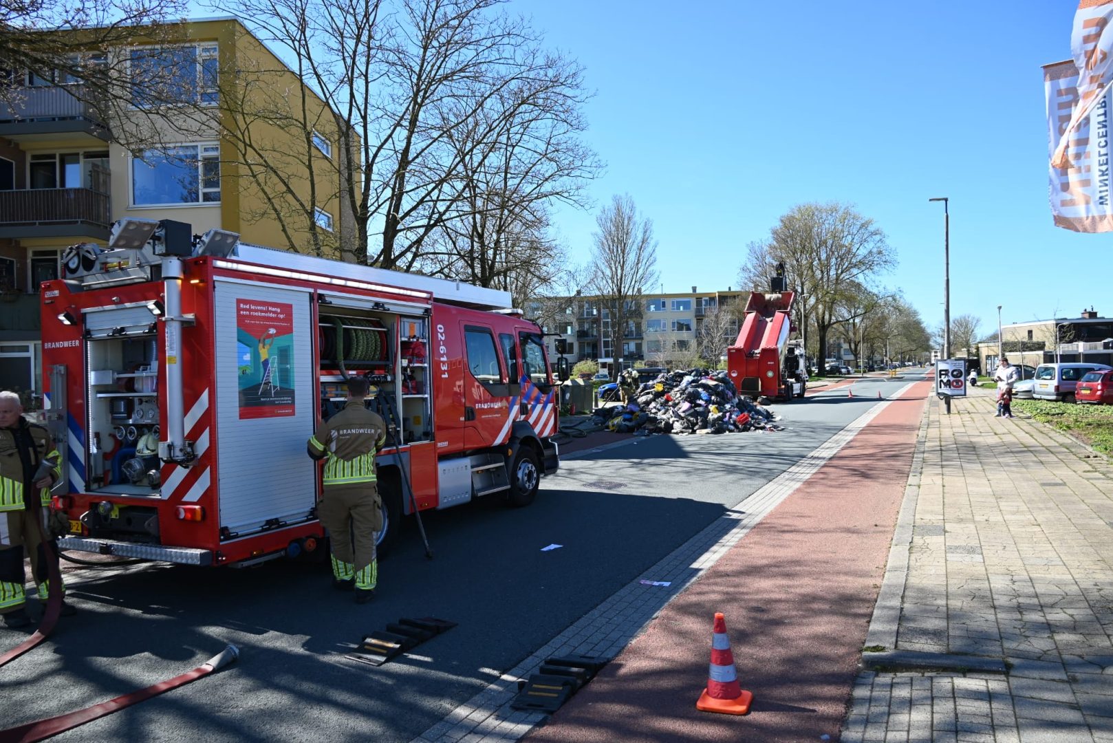 Afval in brand in vuilniswagen