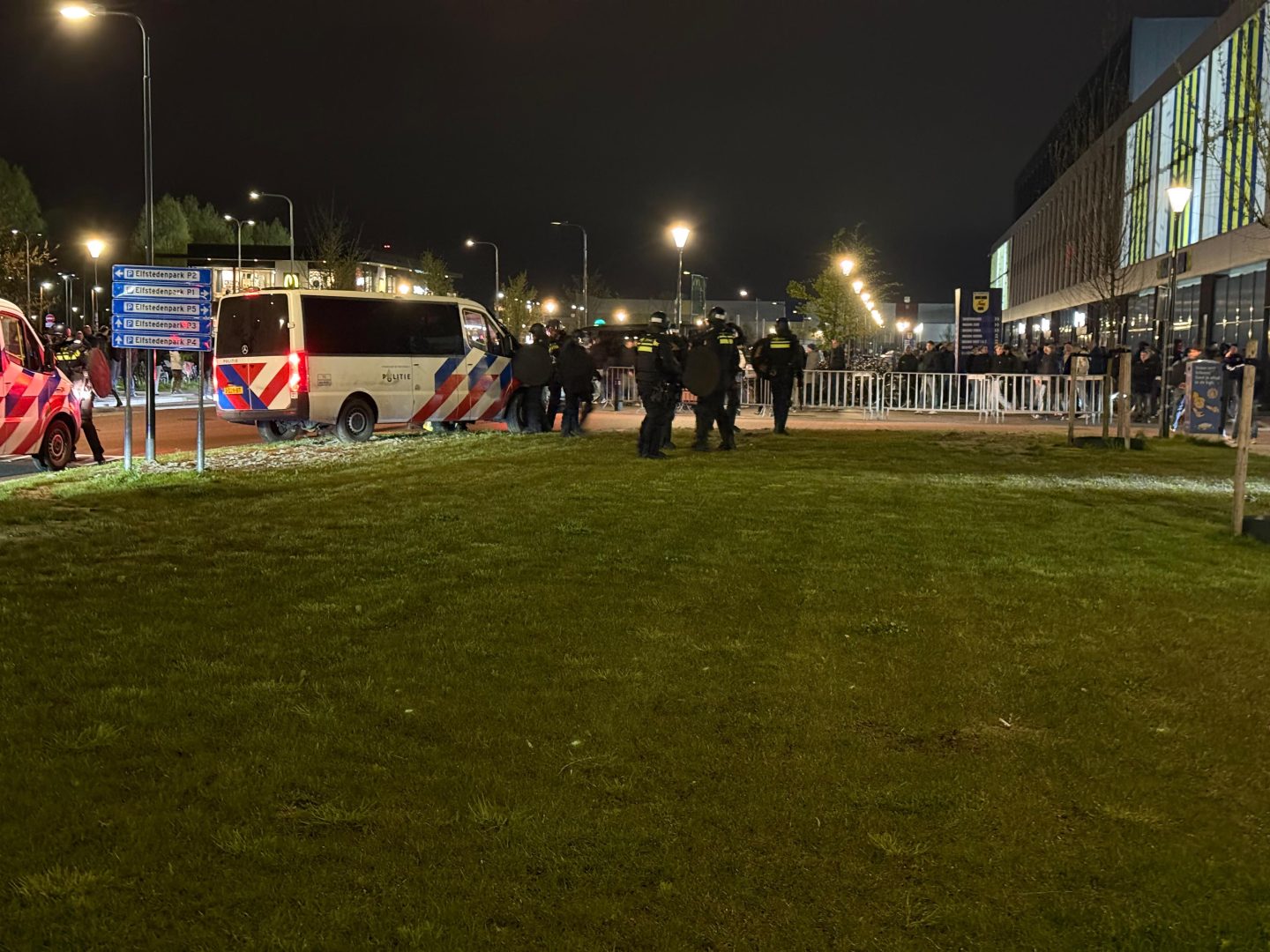 ME ingezet bij ongeregeldheden tijdens wedstrijd Cambuur Vitesse