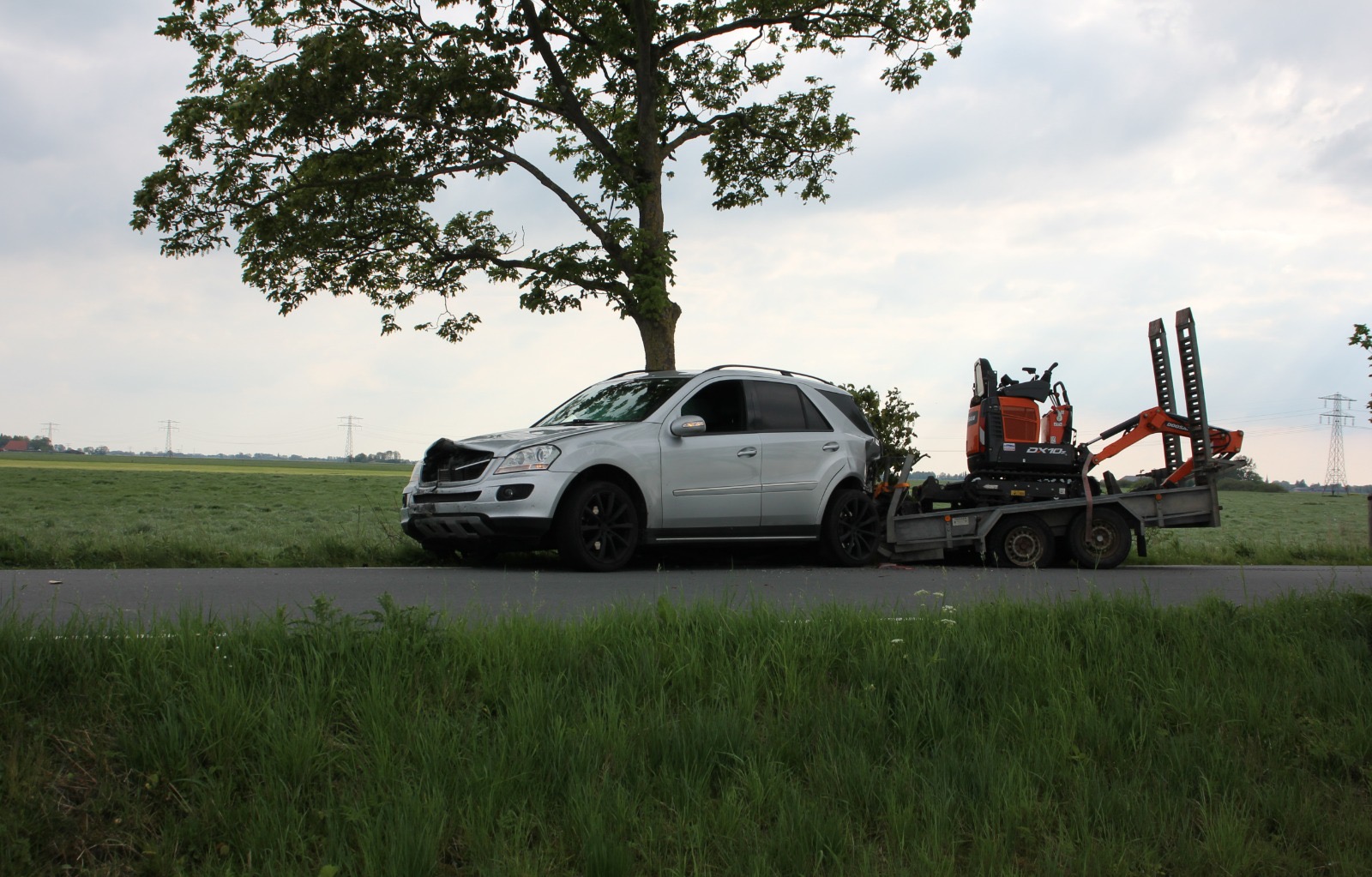 Bestuurder op de vlucht na botsing met boom Wytgaard