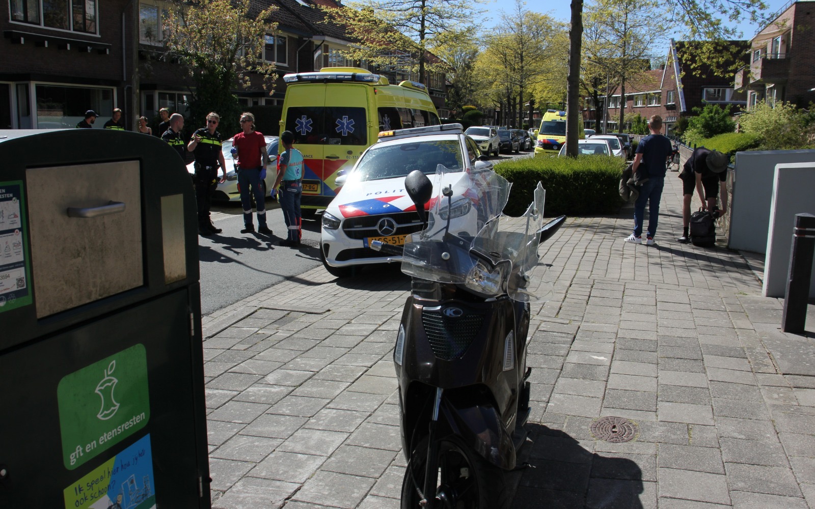 Scooterrijder ernstig gewond na val in woonwijk