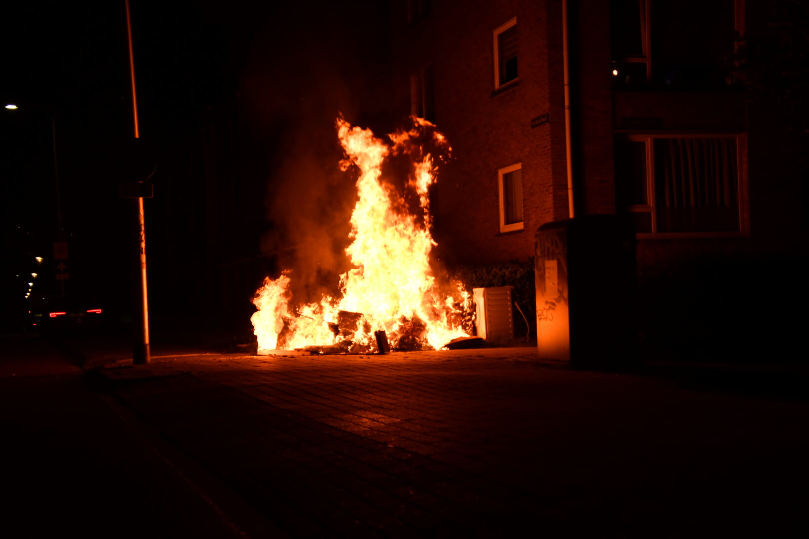 Bult grofvuil in brand