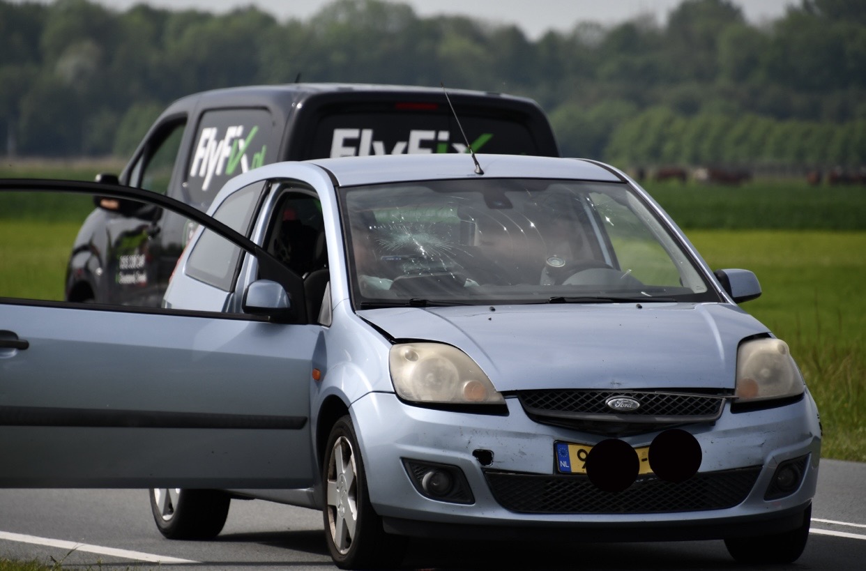 Kettingbotsing tussen vijf auto’s op Brédyk