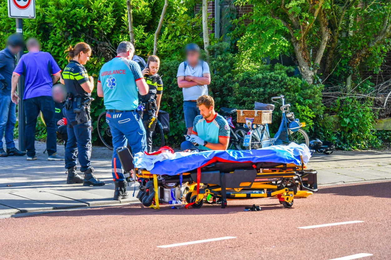 Vrouw gewond bij botsing met motor