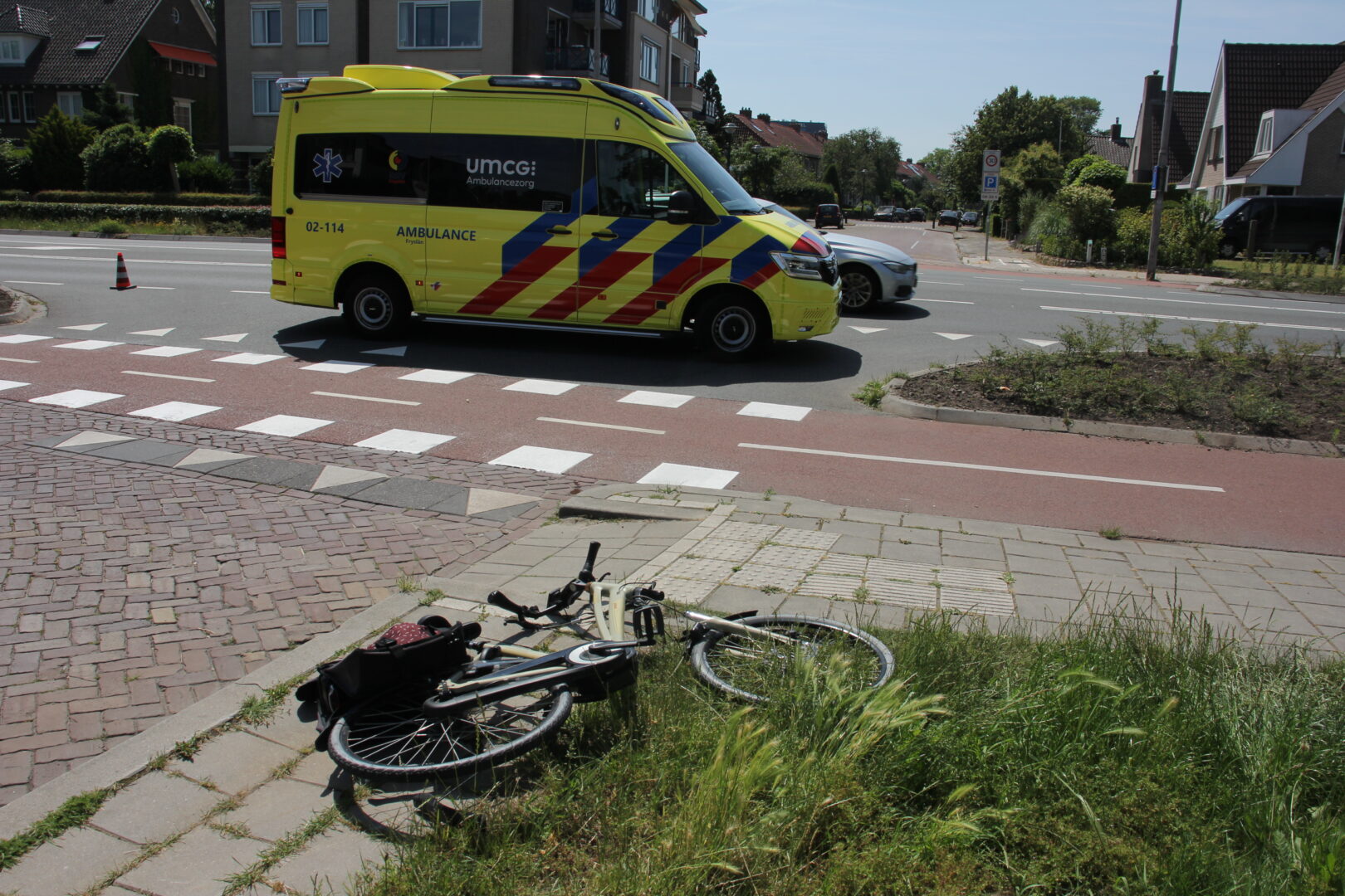 Fietsster en taxi komen in botsing