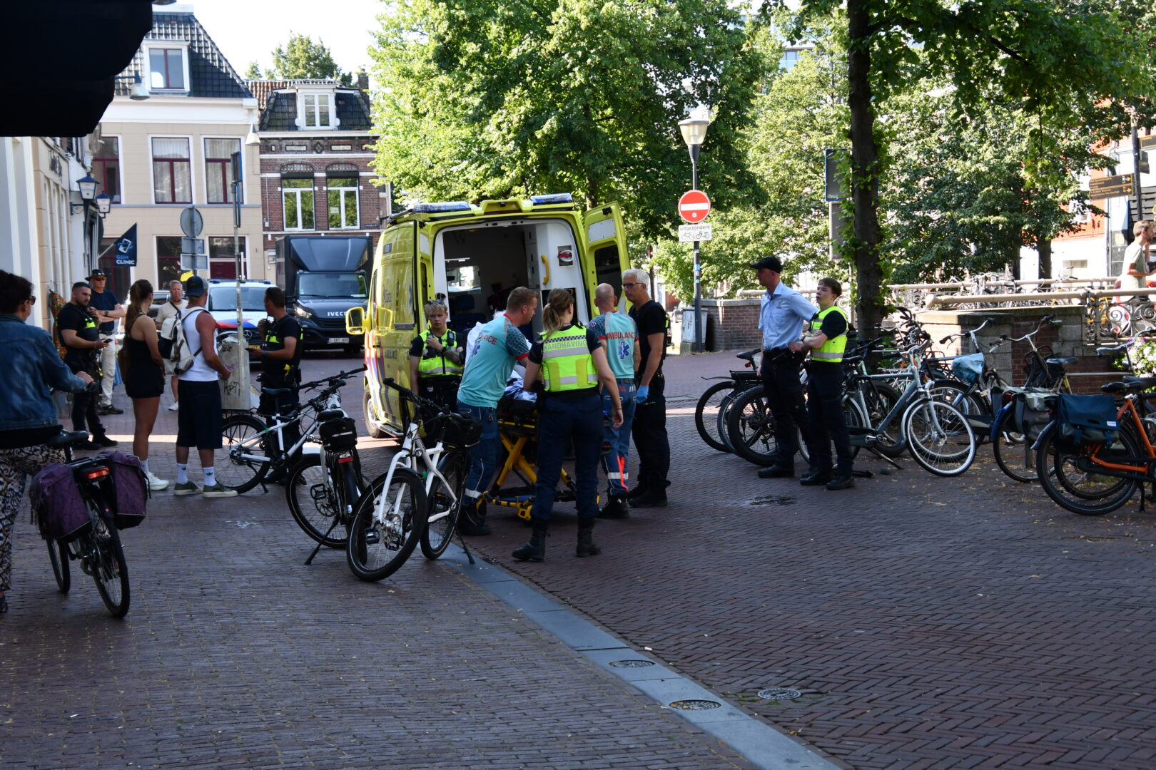 Automobilist rijdt door na aanrijding met fietser