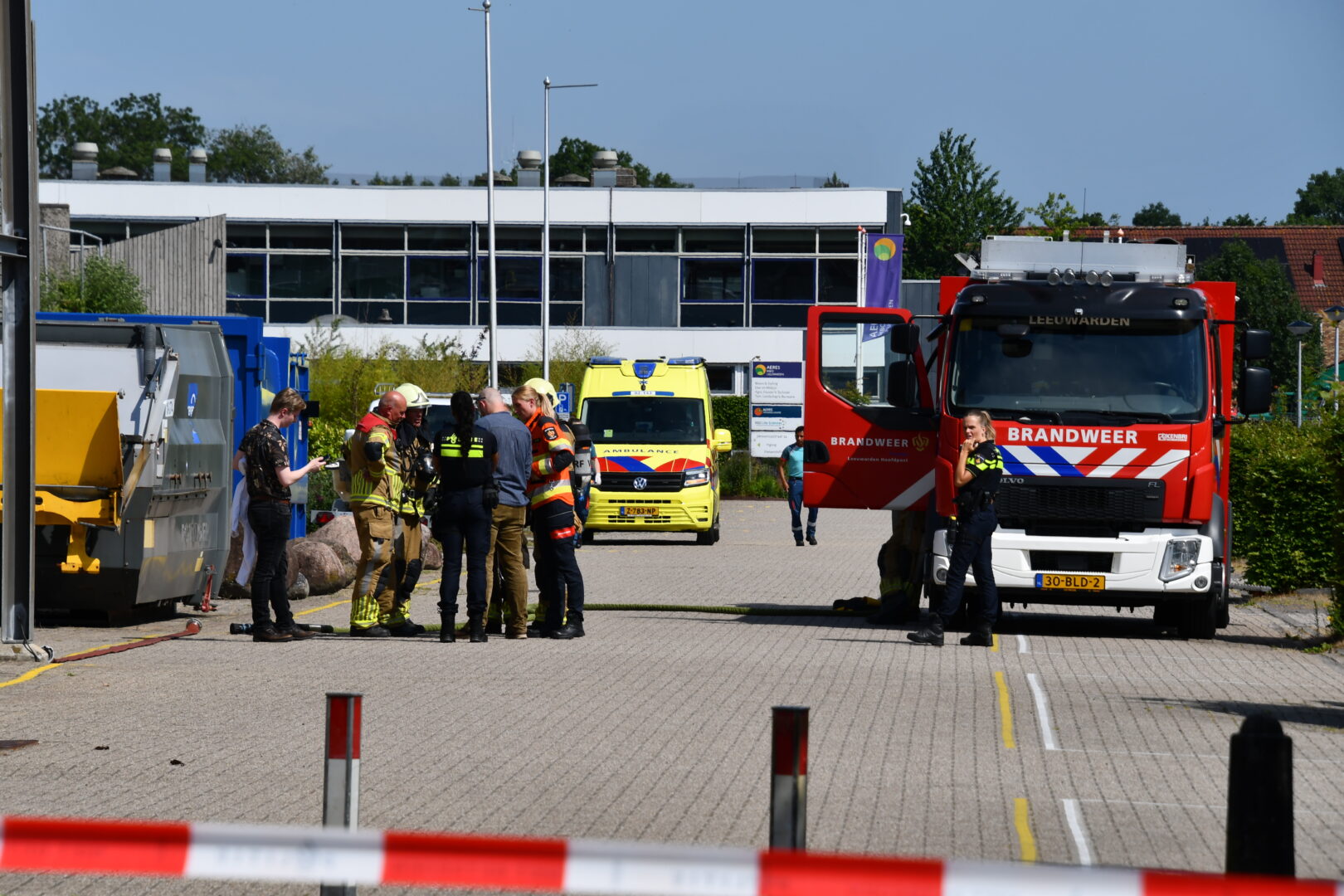 Hulpdiensten rukken uit voor incident met gevaarlijke stof bij Van Hall Instituut