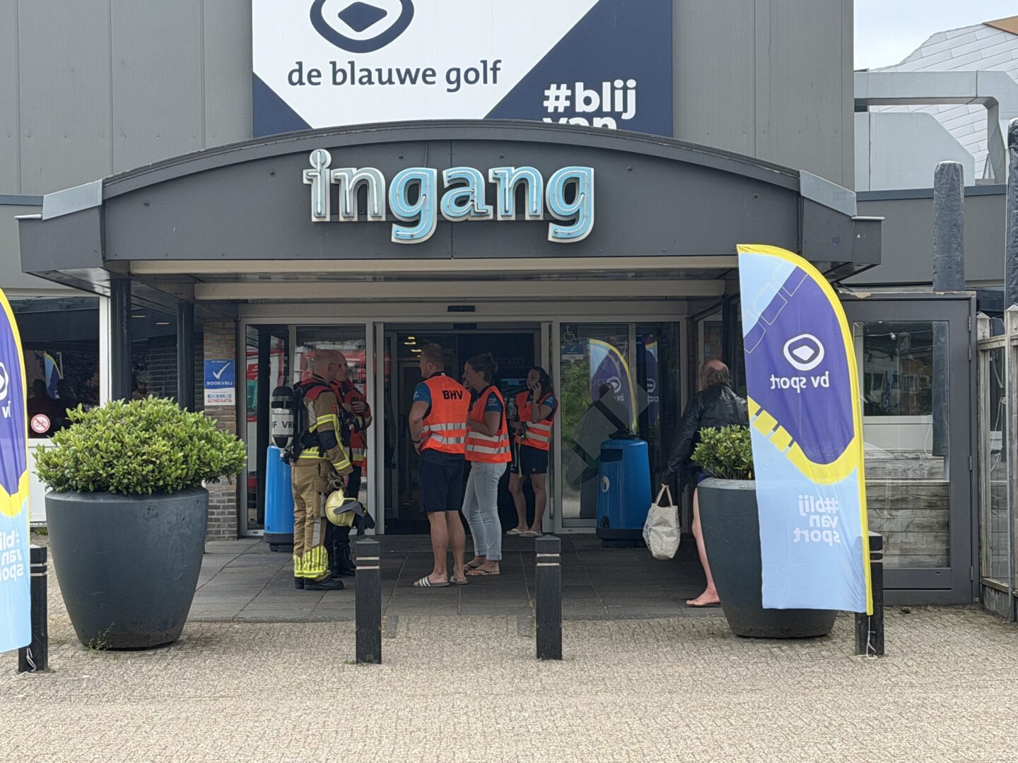 Zwembad Blauwe Golf ontruimt om rookontwikkeling