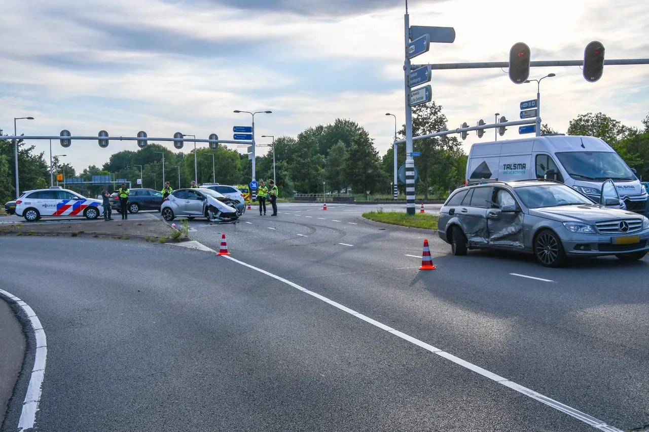 Twee auto’s zwaar beschadigd bij ongeval op Drachtsterplein