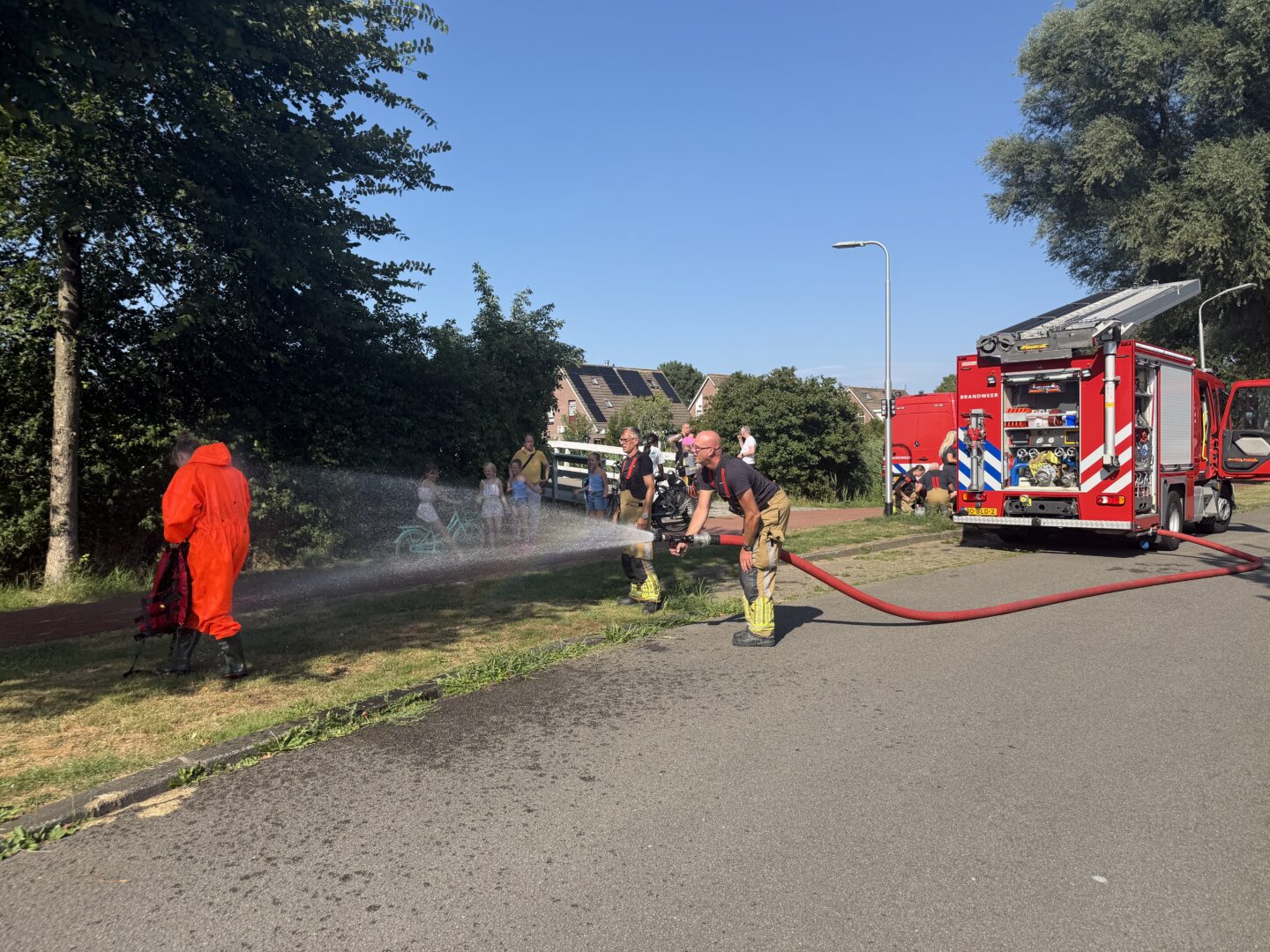 Kindermotor bij water zorgt voor grote inzet