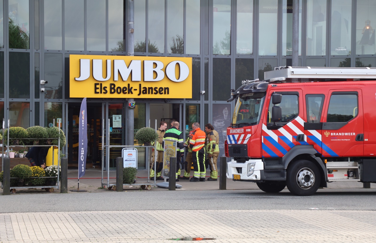 Jumbo Zuiderburen in Leeuwarden ontruimd wegens vreemde lucht