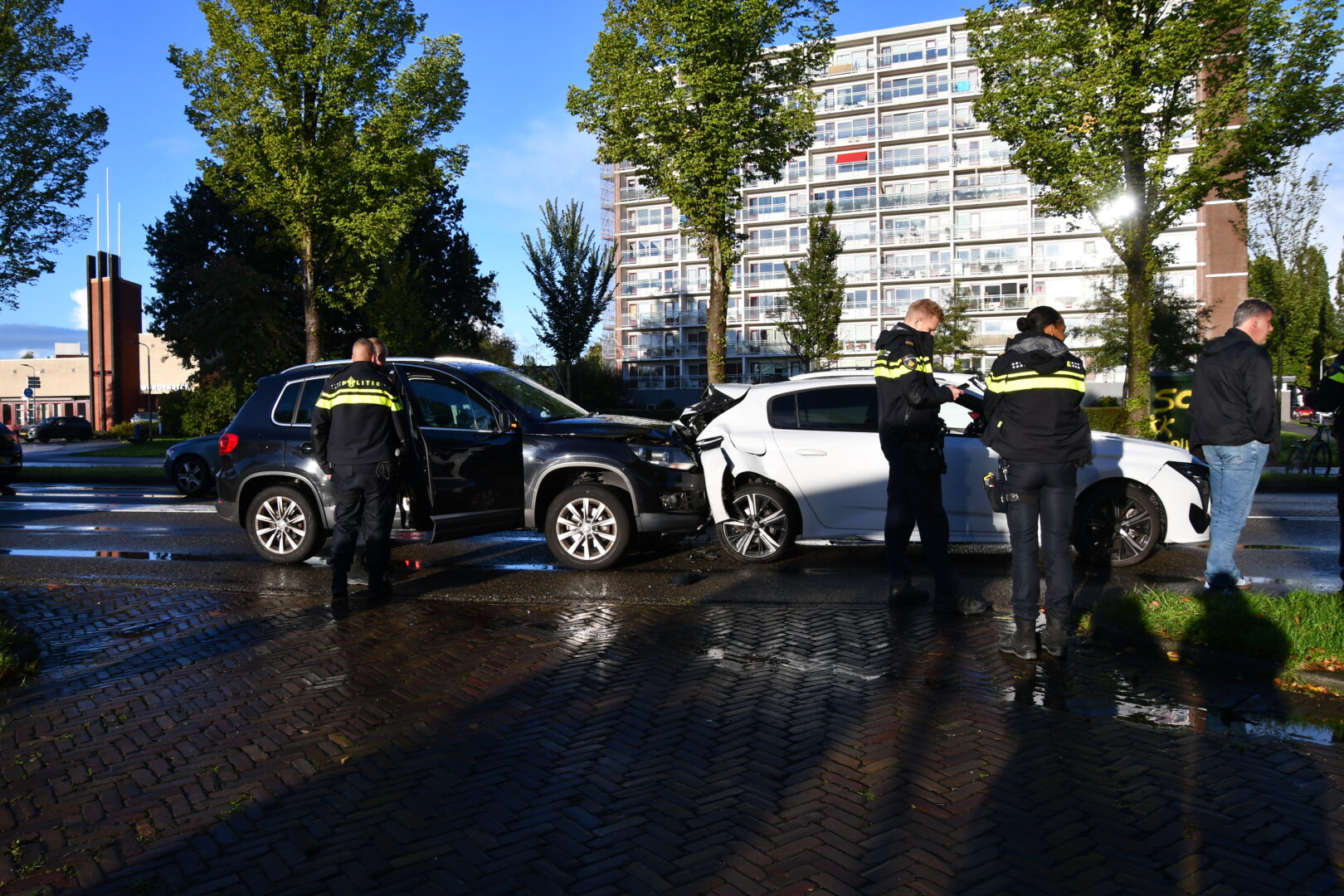 Drie auto’s betrokken bij kop-staartbotsing op Archipelweg