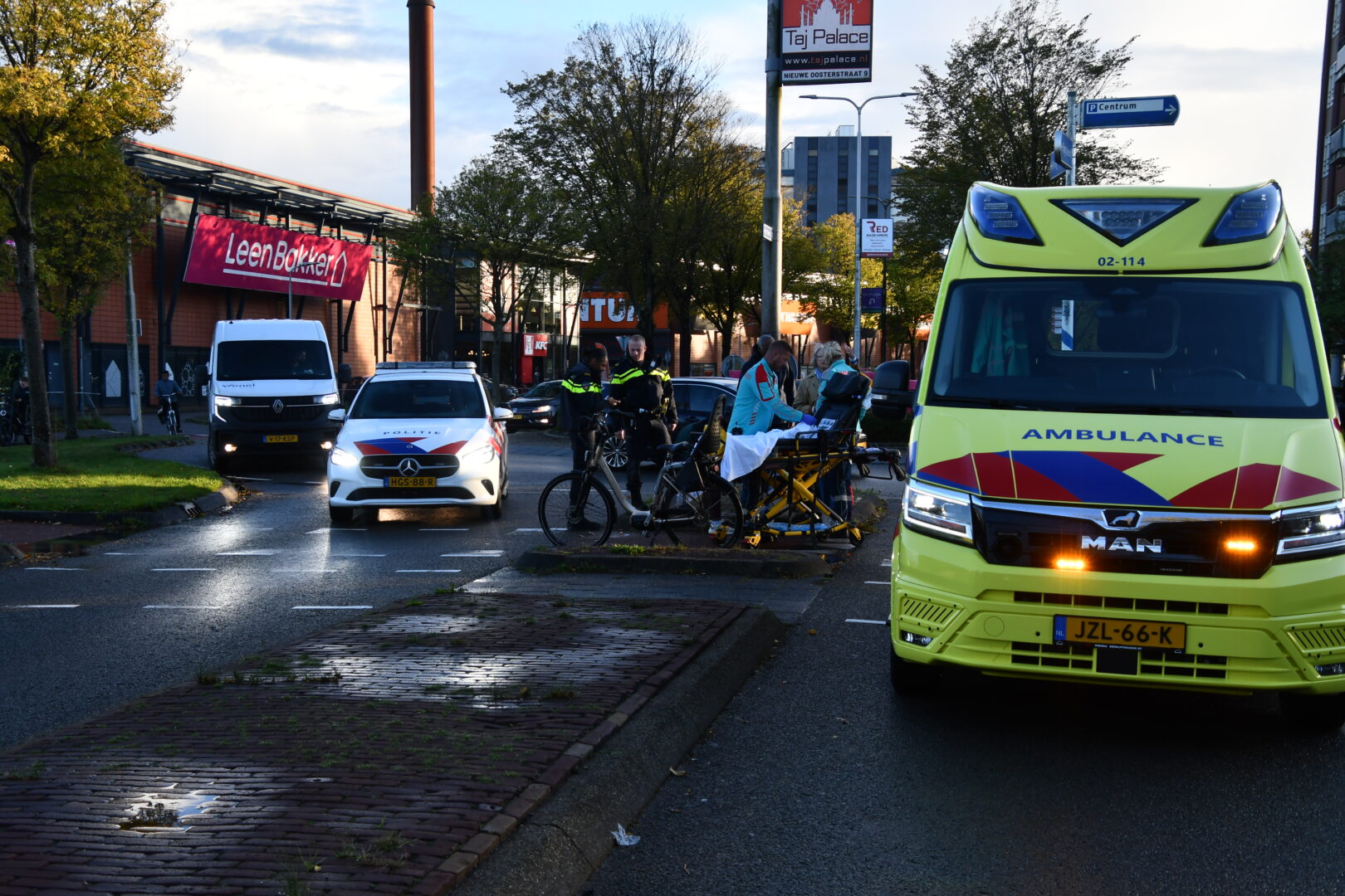 Automobiliste en fietsster komen in botsing op Archipelweg