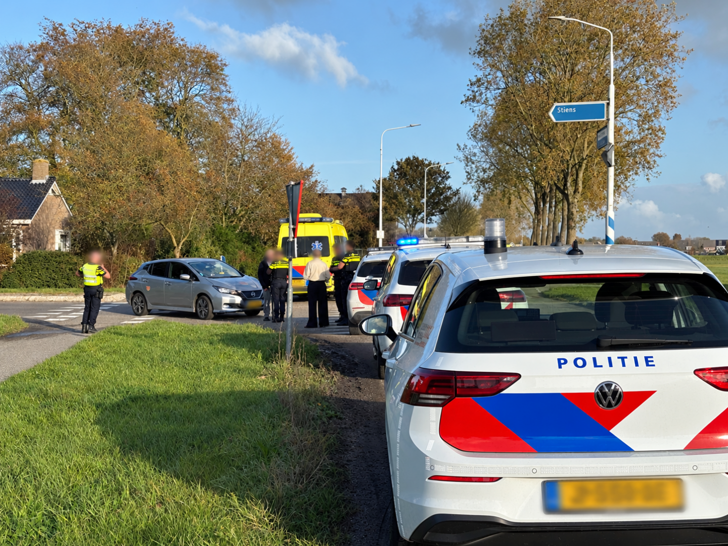 Taxi en fietser komen in botsing op kruising