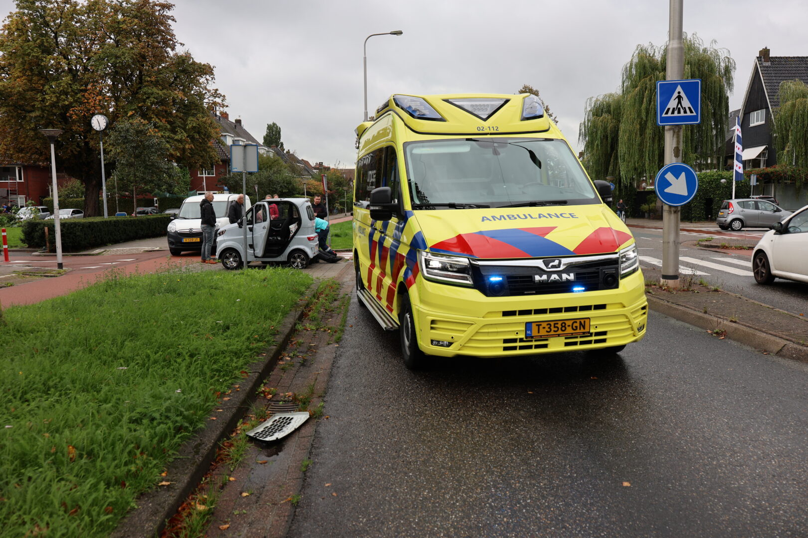 Bestuurder invalidenvoertuig gewond bij aanrijding