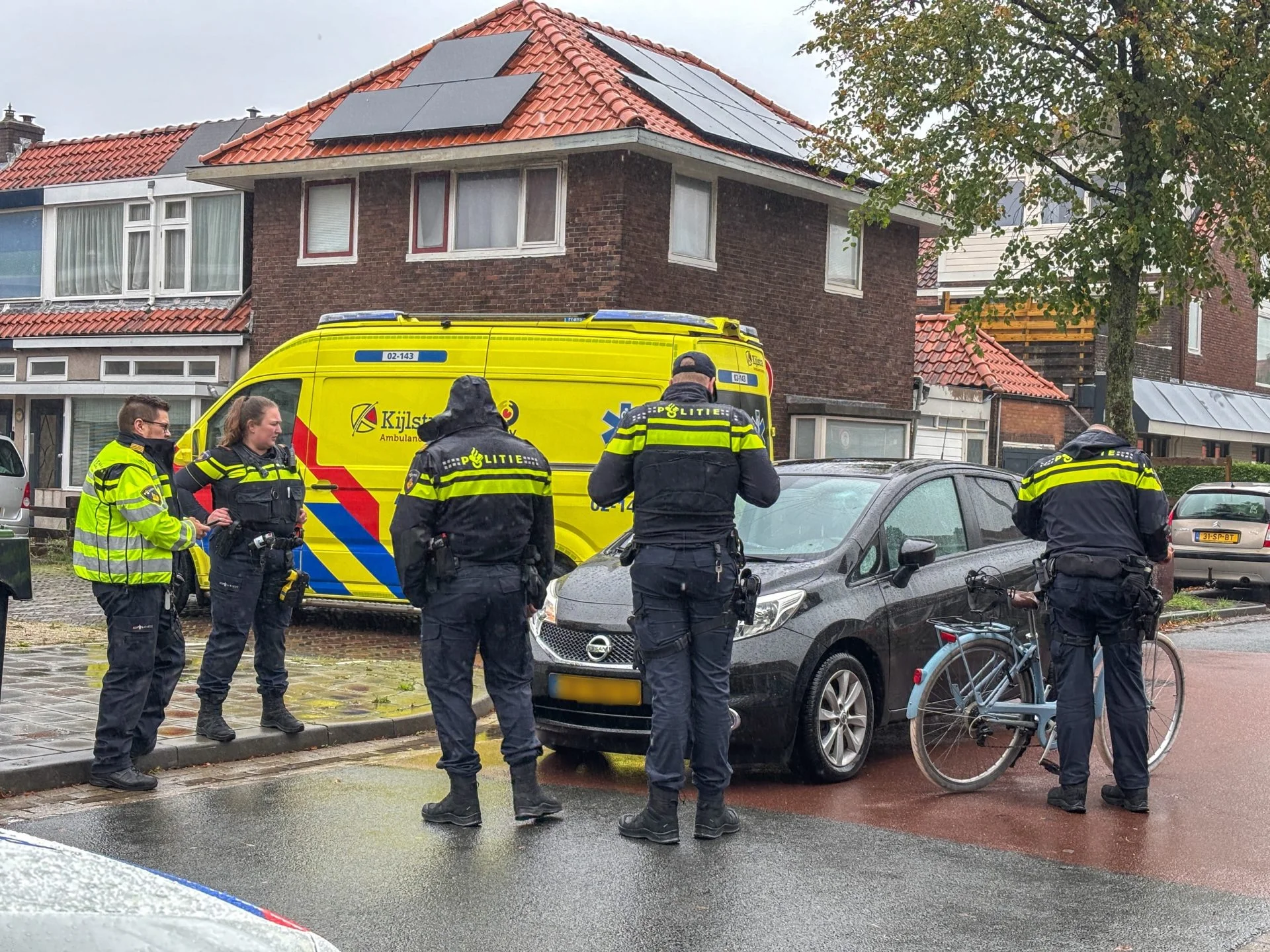 Fietsster gewond na botsing met auto in woonwijk