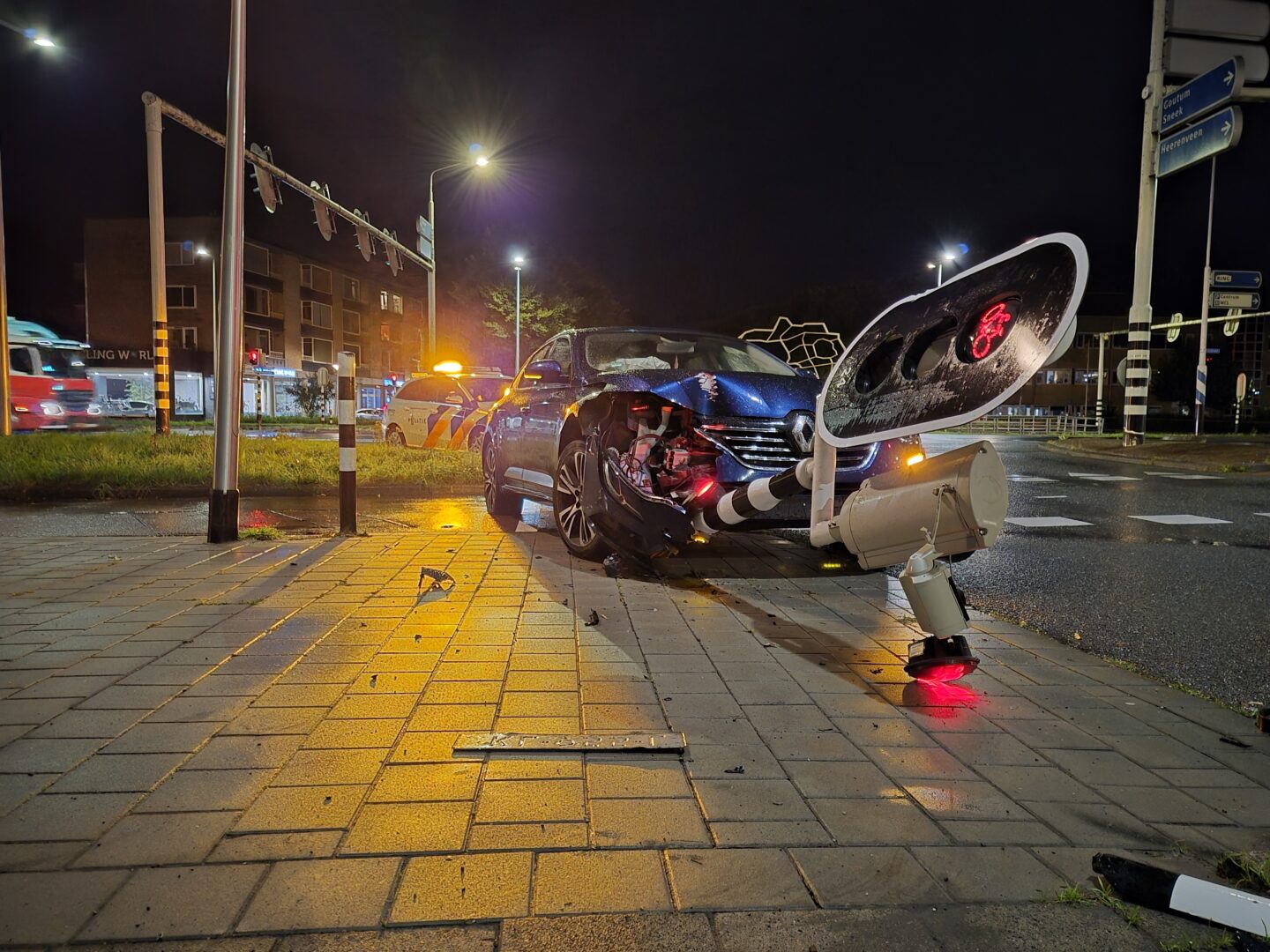 Dronken bestuurder rijdt verkeerslicht uit de grond