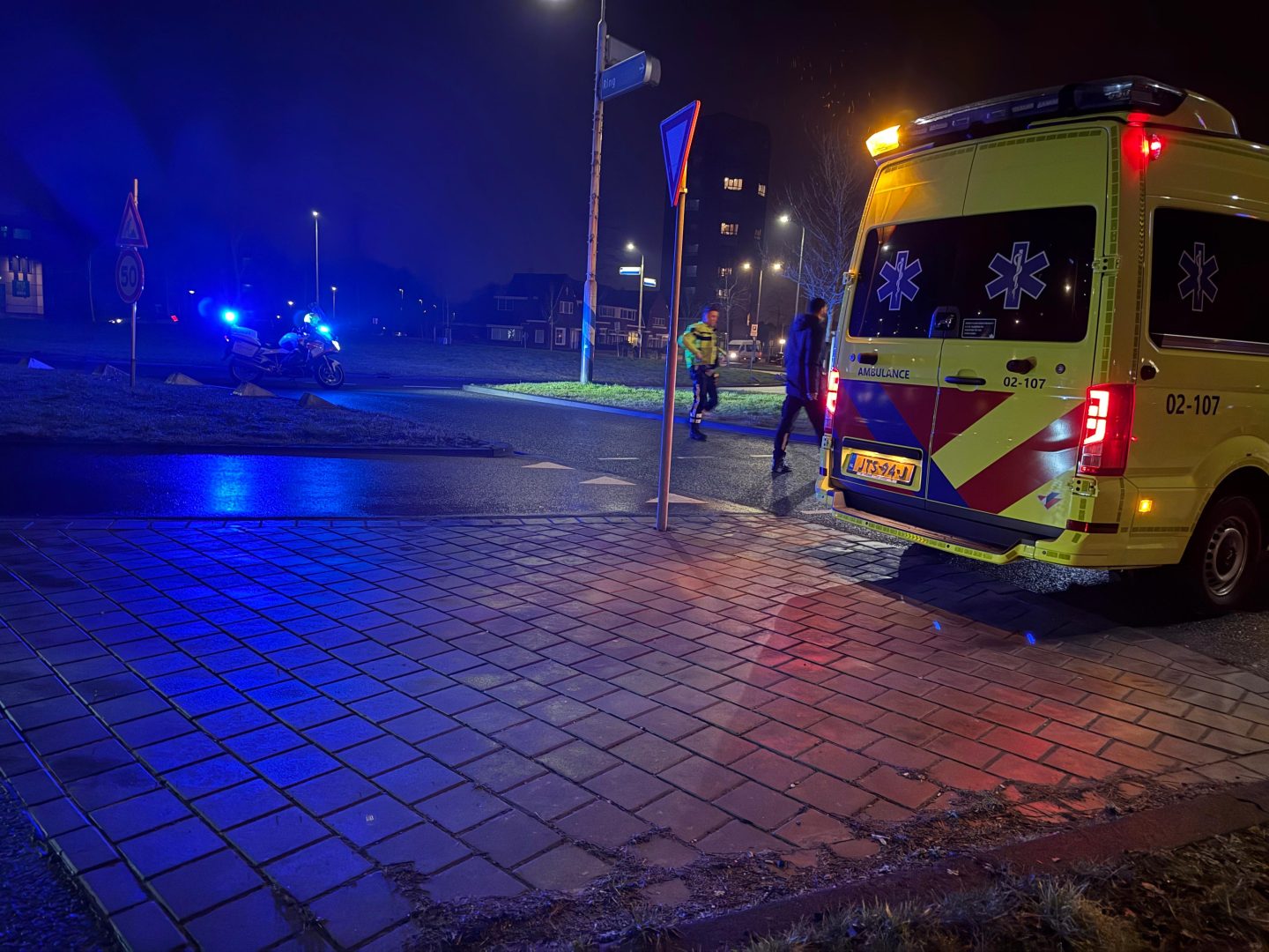 Busje rijdt door na aanrijding met dronken voetgangers