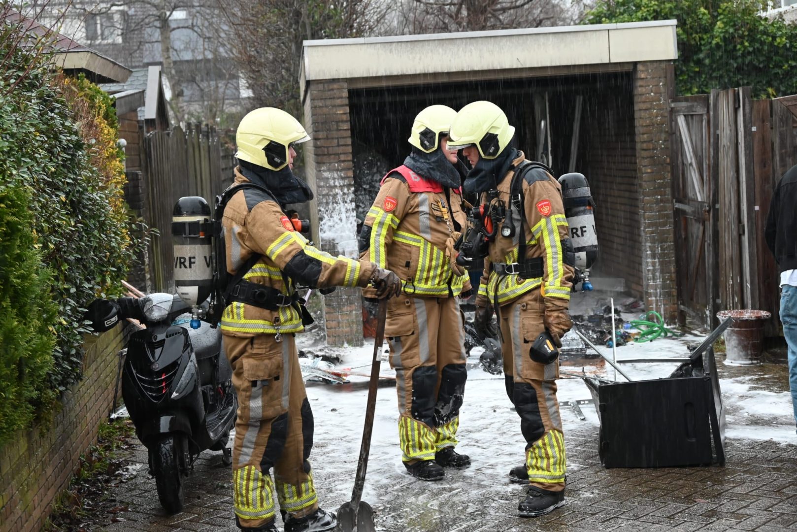 Schade door brand in garage