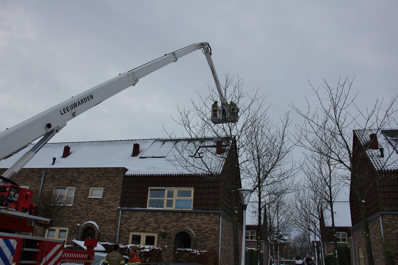 Brand in schoorsteen geveegd door brandweer