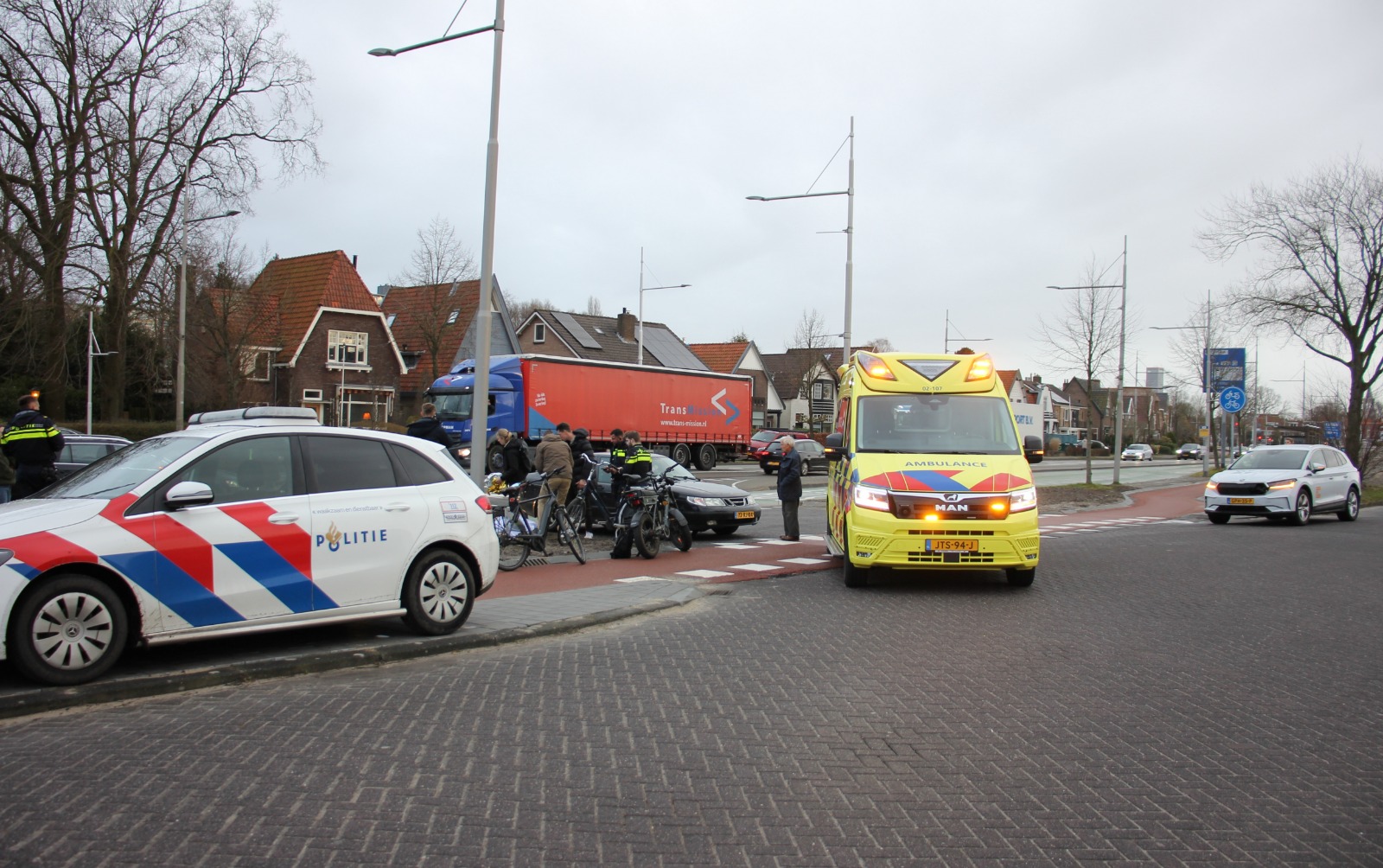 Twee gewonden bij aanrijding tussen scooter en auto