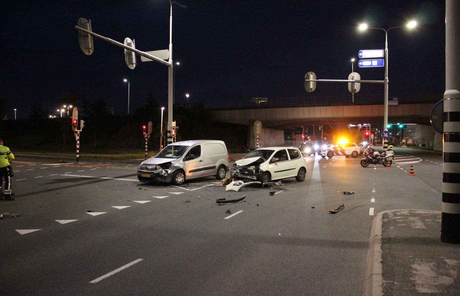 Forse schade bij botsing op kruising Marshallweg