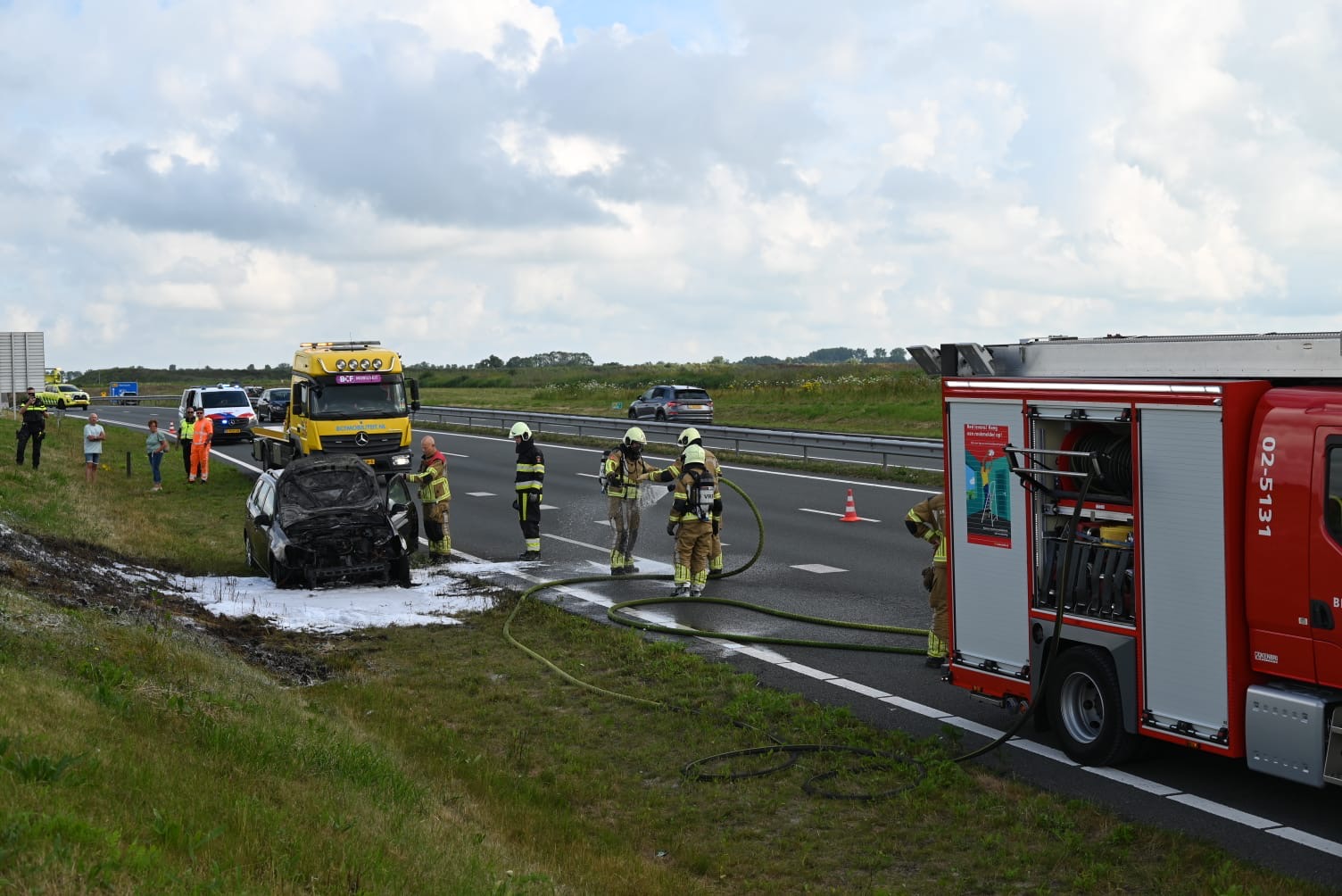 Auto uitgebrand op N31