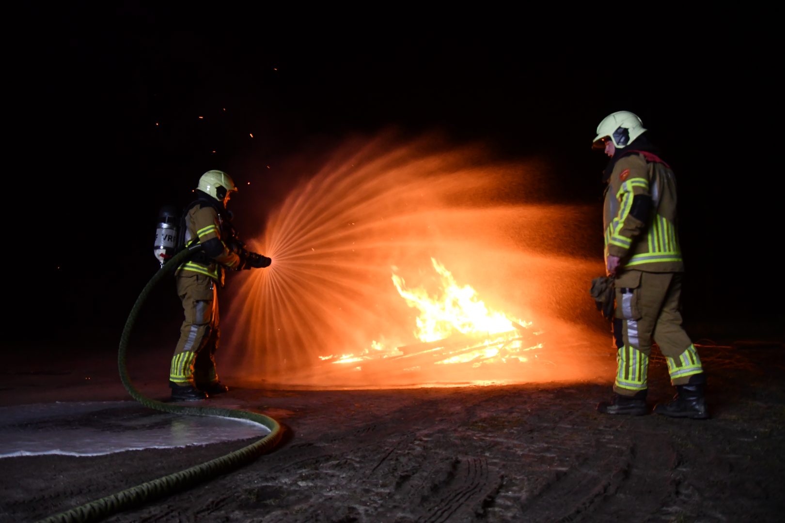 Brand in stapelhout op Havanklaan