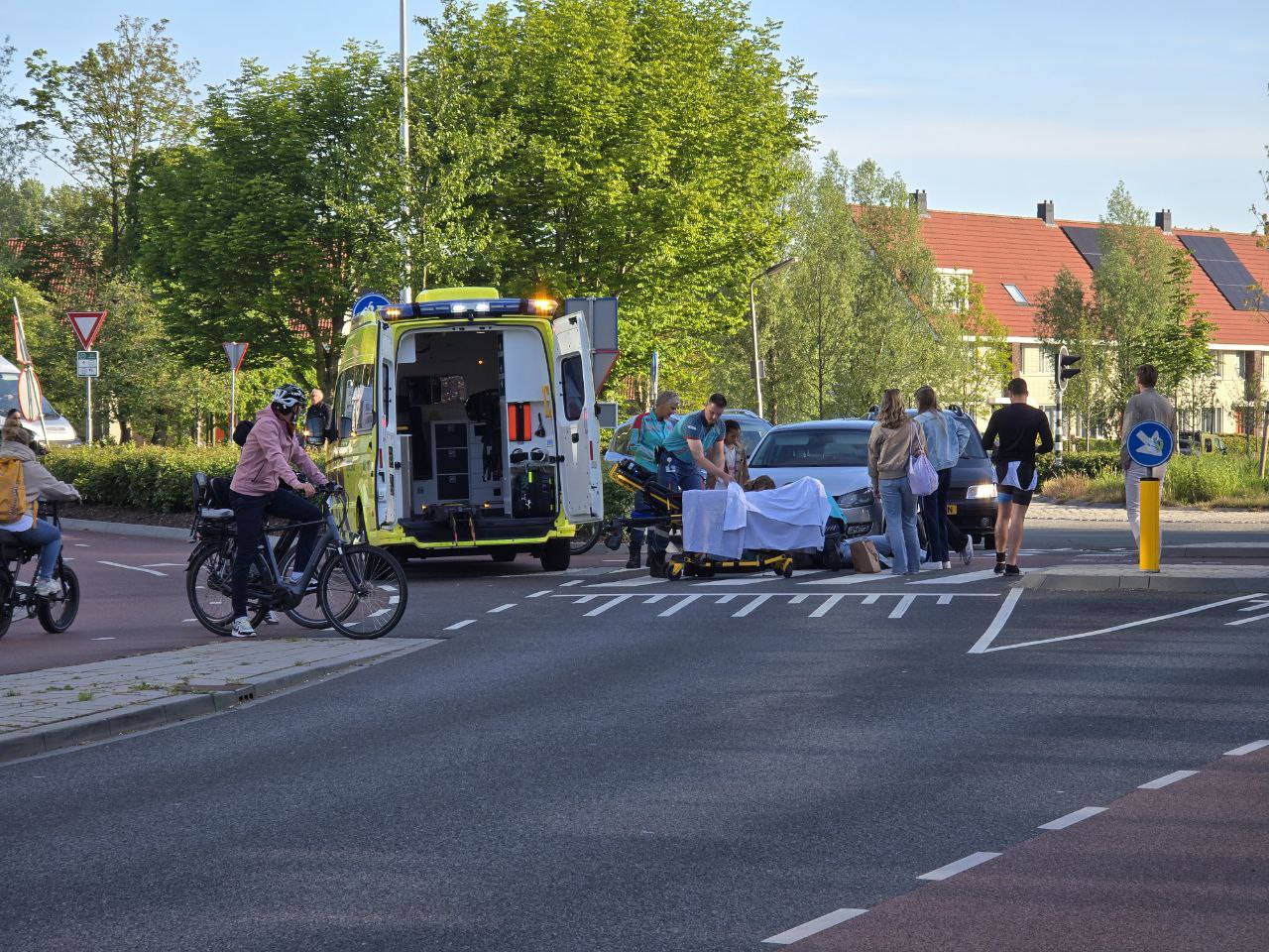 Vrouw gewond bij aanrijding door auto