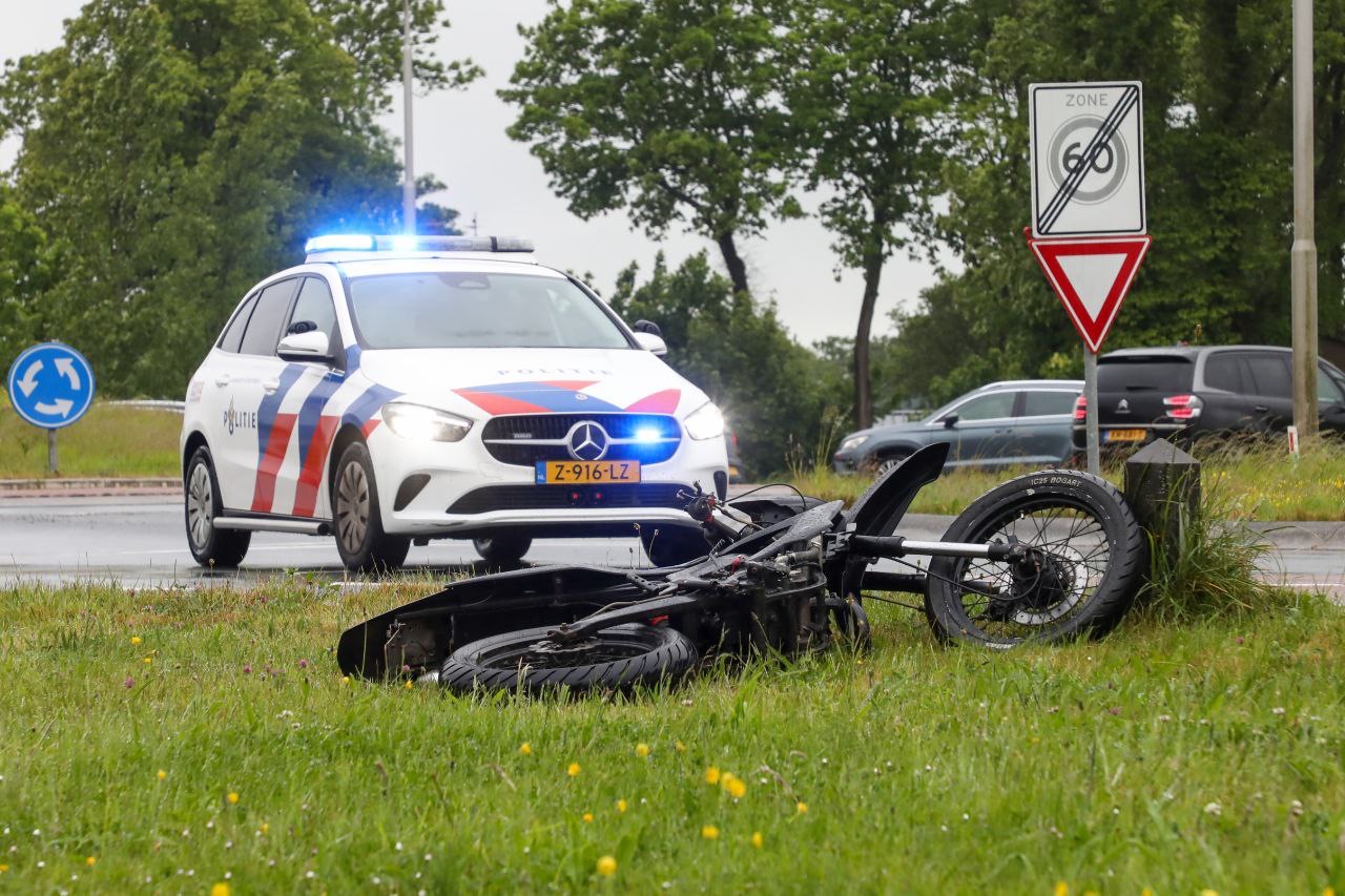 Brommerrijder gewond door aanrijding bij Koarnjum