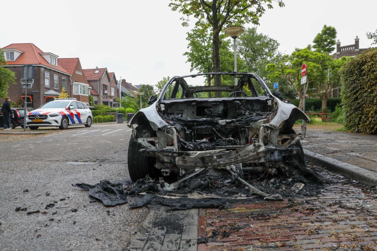 Politie onderzoekt elektrische autobrand