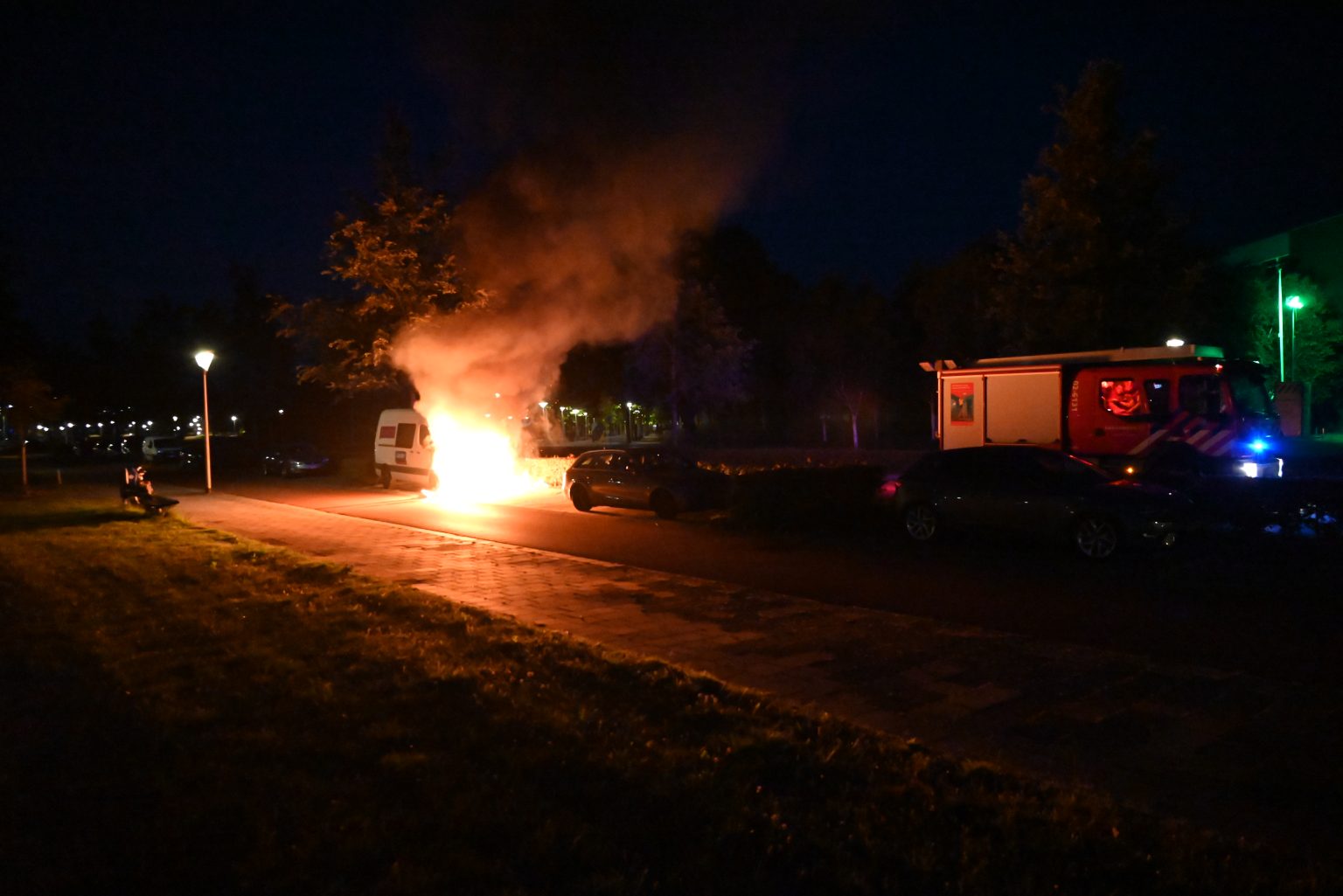Bedrijfsbus van Liander uitgebrand