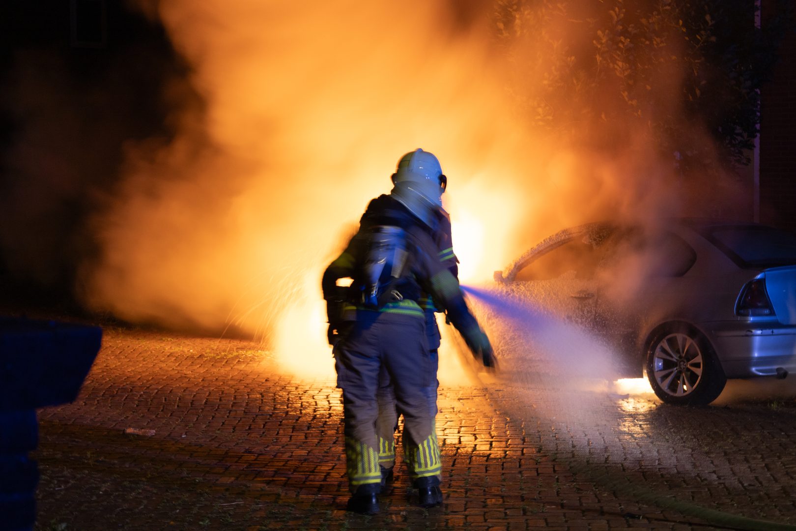 Weer een auto verwoest door brand