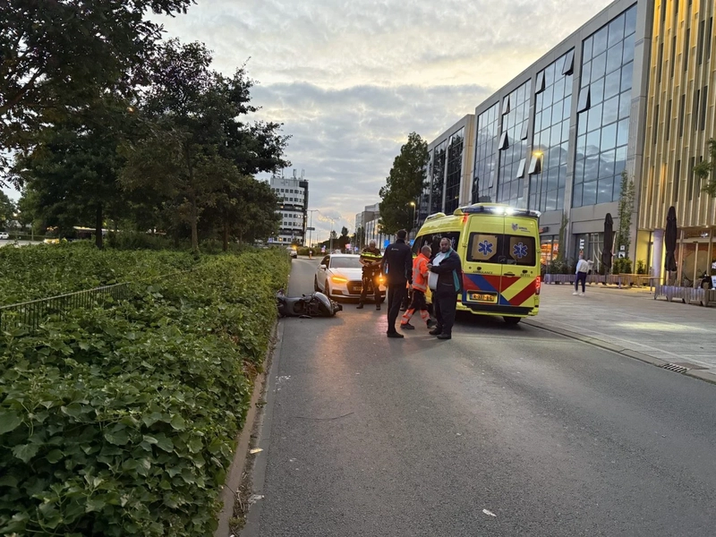 Scooterrijder aangereden door auto