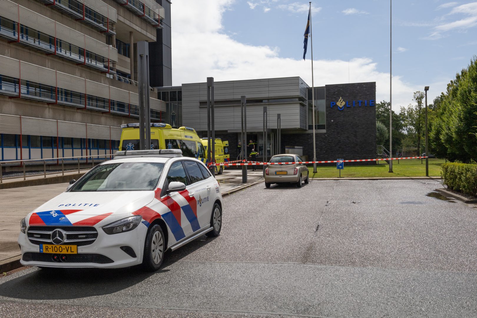 Slachtoffer van steekpartij rijdt gewond naar het politiebureau