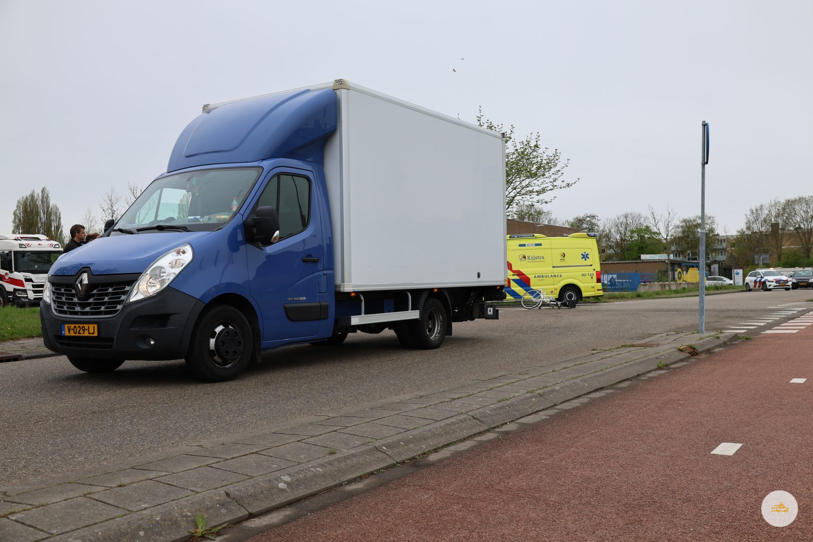 Fietsster gewond na aanrijding met bestelbus