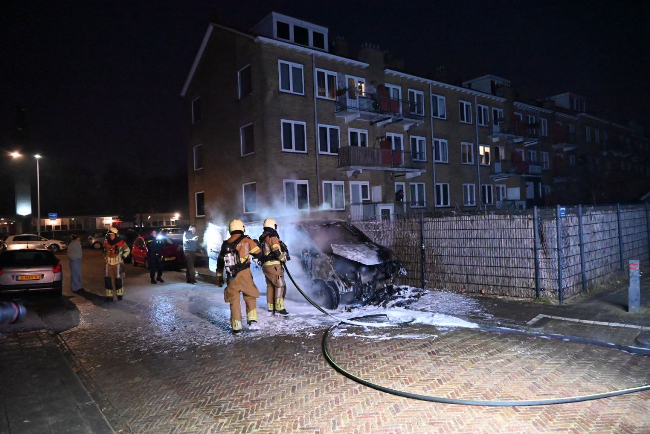 Bedrijfsbus zwaar beschadigd door brand