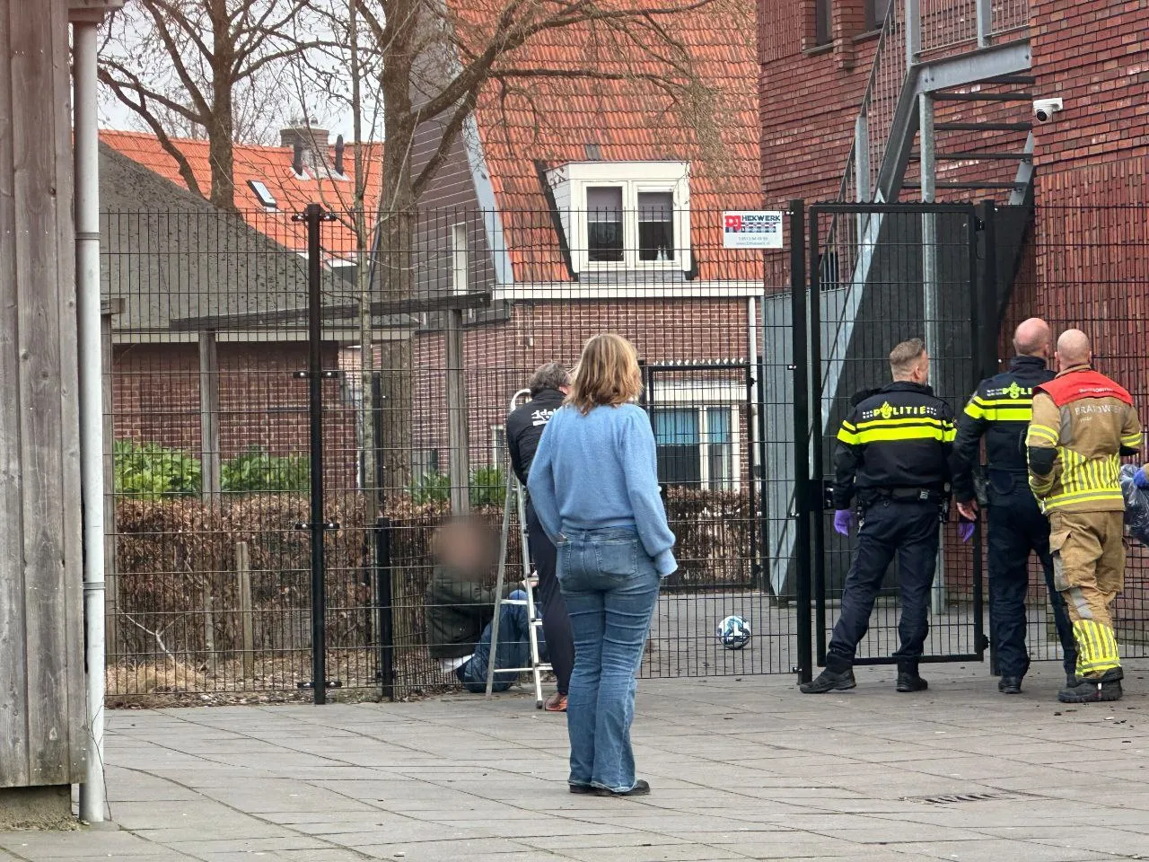 Jongeman gewond na valpartij op schoolplein