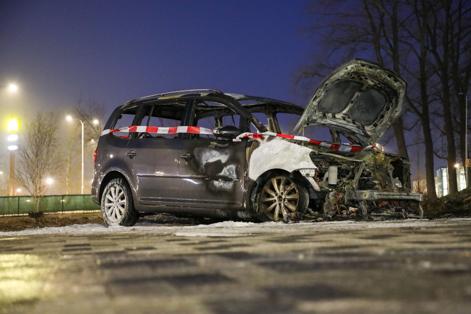Auto uitgebrand op het Fryslânplein