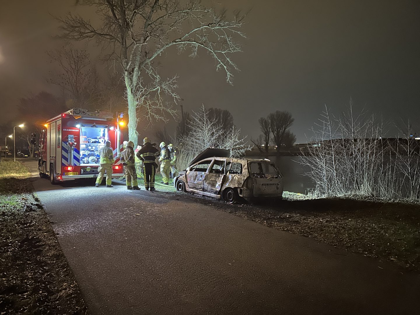 Autowrak opnieuw in brand gestoken op de Bisschopsrak