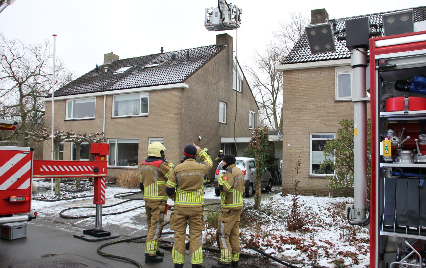 Rook in woning door schoorsteenbrand