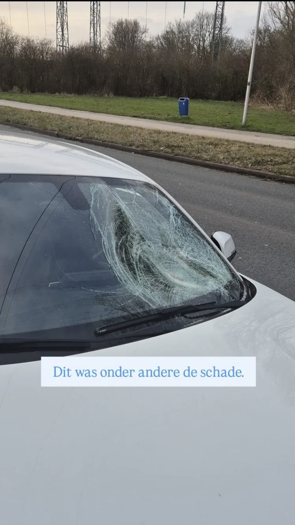 Man gewond na springen voor auto’s op Kanaalweg