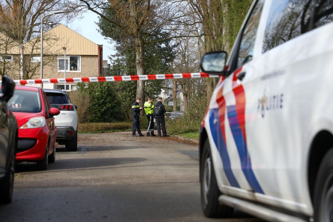 Overleden persoon aangetroffen in sloot bij woningen in Aldlân
