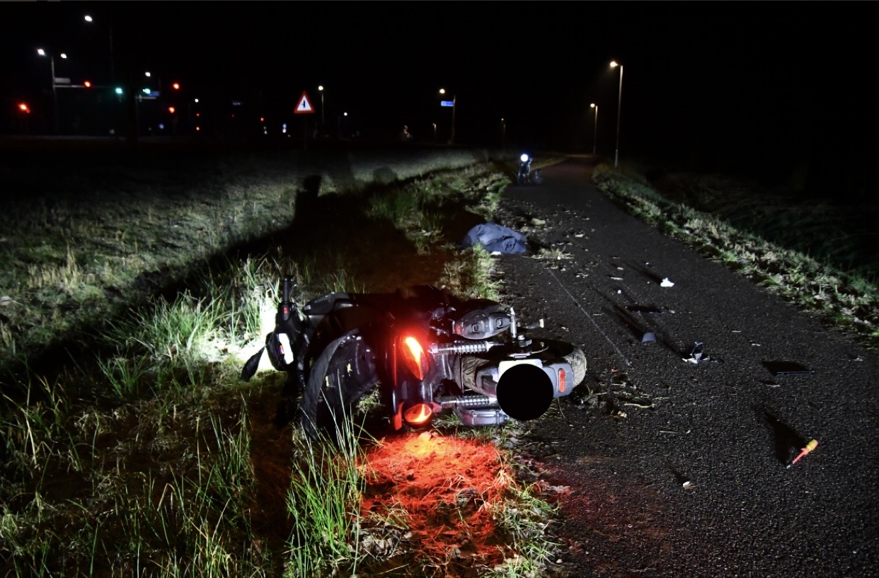 Bestuurder motorscooter ernstig gewond na valpartij op de Groningerstraatweg