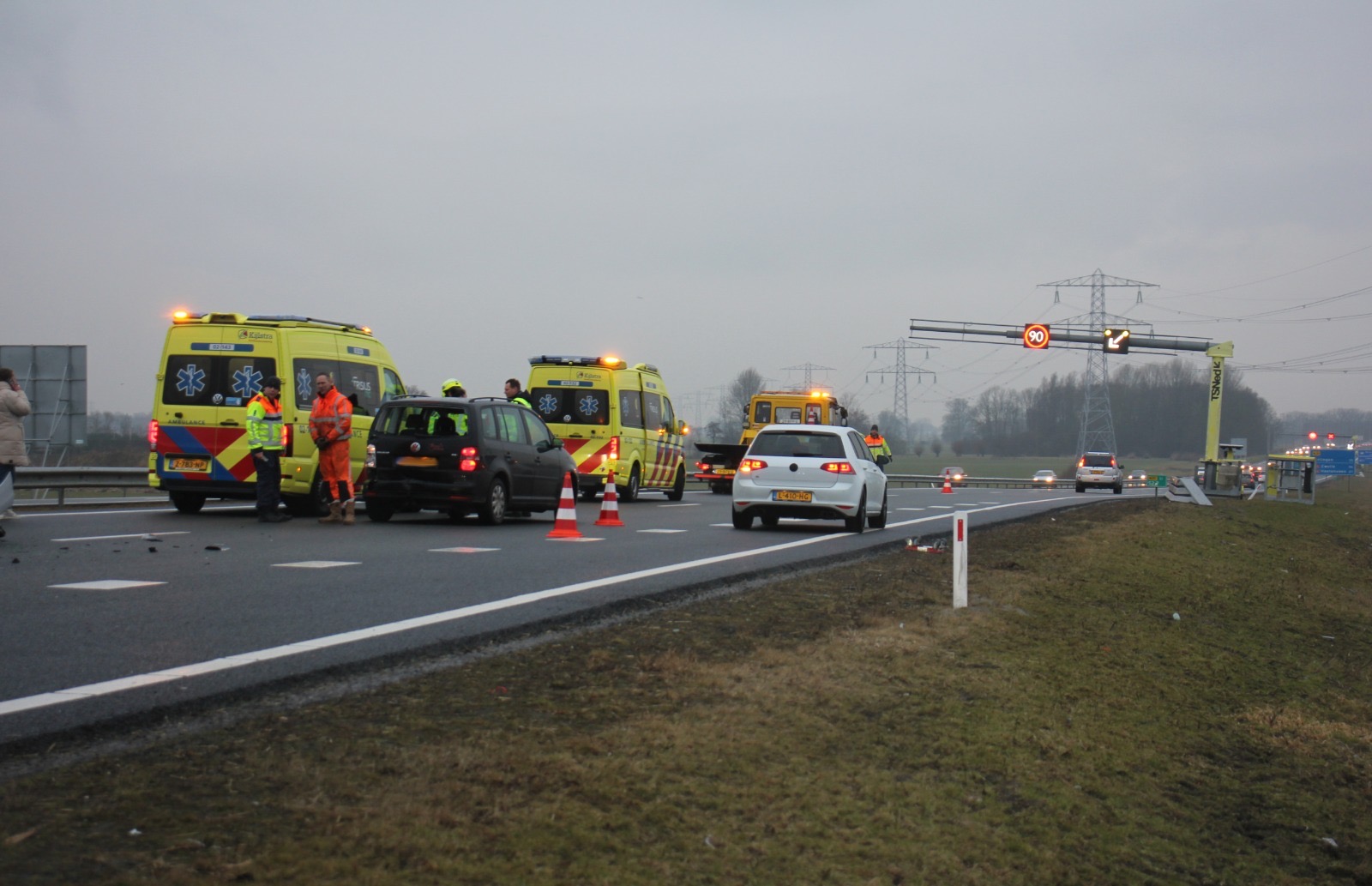 Twee gewonden bij botsing tussen drie voertuigen op Waldwei N31